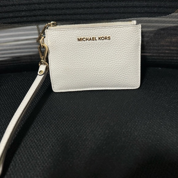 Michael Kors Crossbody & Matching Wallet - Picture 5 of 12